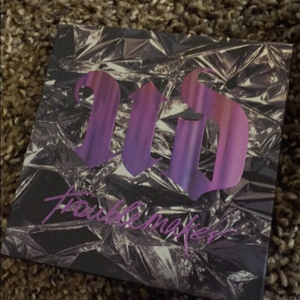 Urban Decay Troublemaker Palette NEW